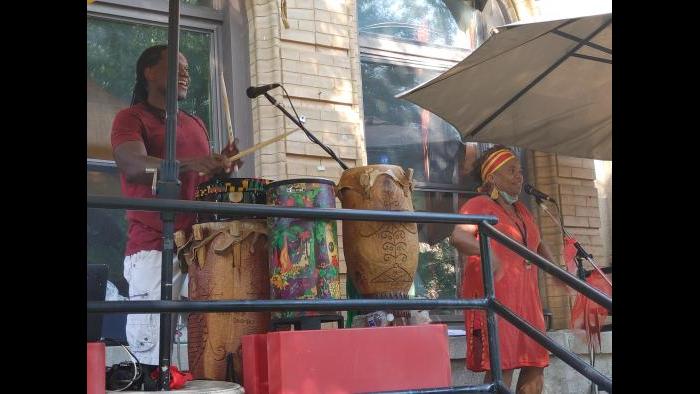 Jean-Paul Coffy and Yakini Ajanaku perform on their front porch in Kenwood. (Erica Gunderson / WTTW News)